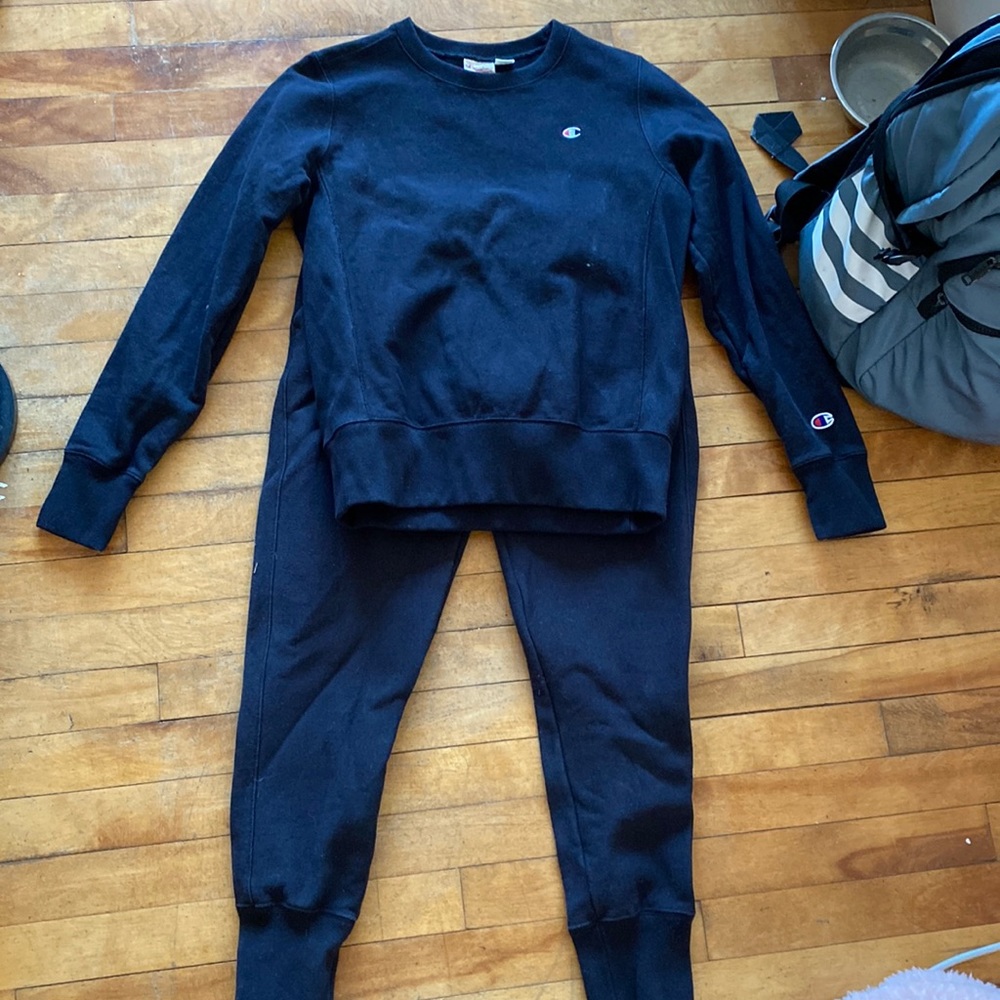 Champion Black Sweatshirt/Joggers Sweatsuit